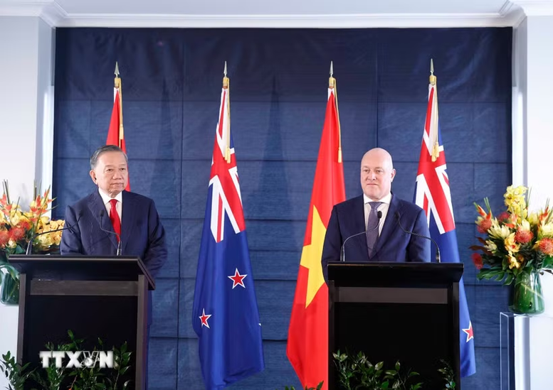 Tổng B&iacute; thư, Chủ tịch nước T&ocirc; L&acirc;m v&agrave; Thủ tướng New Zealand gặp gỡ b&aacute;o ch&iacute; v&agrave; chứng kiến trao c&aacute;c văn kiện hợp t&aacute;c- Ảnh 1.