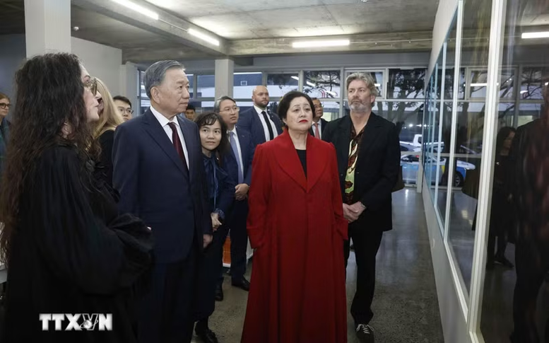 Tổng Bí thư, Chủ tịch nước Tô Lâm và Toàn quyền New Zealand thăm Triển lãm ảnh của nghệ sĩ Fiona Pardington