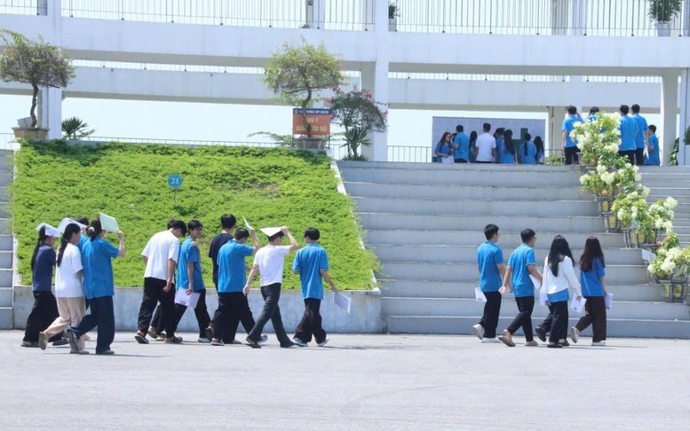 323 thí sinh làm thủ tục thi lại tại Trường THPT Chuyên Tuyên Quang