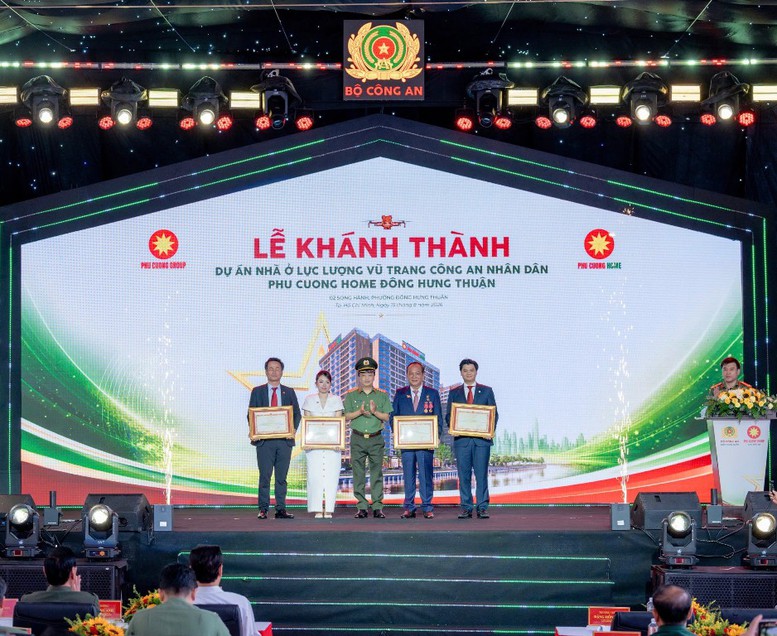 TPHCM khánh thành 776 căn hộ nhà ở cho lực lượng Công an nhân dân- Ảnh 1.