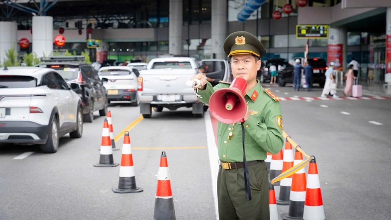 Lập lại trật tự giao thông tại sân bay Nội Bài- Ảnh 3.
