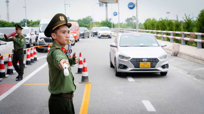 Lập lại trật tự giao thông tại sân bay Nội Bài- Ảnh 2.