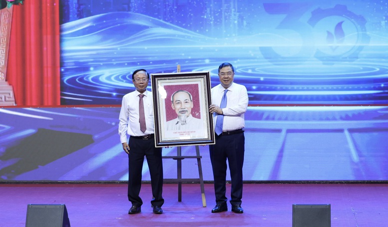 Phó Thủ tướng Thường trực Phạm Gia Túc: Dung Quất cần trở thành một trong những trung tâm kinh tế biển năng động- Ảnh 5.