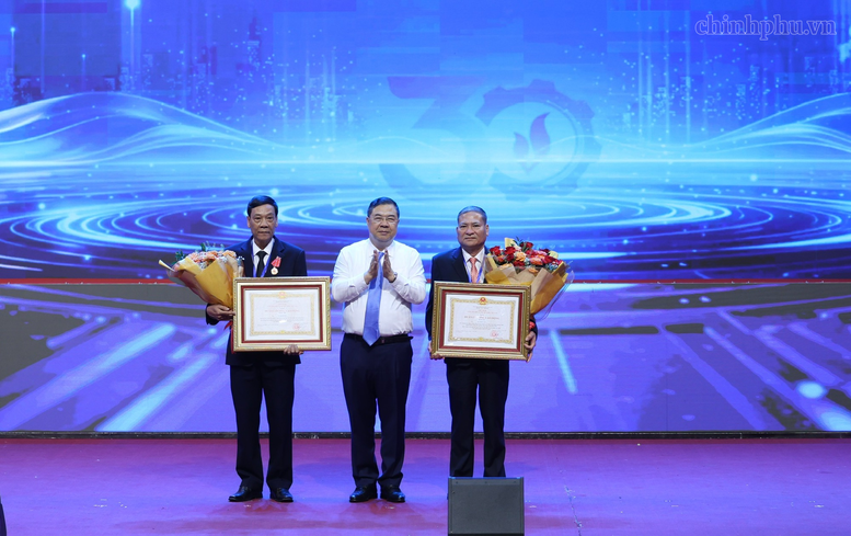 Phó Thủ tướng Thường trực Phạm Gia Túc: Dung Quất cần trở thành một trong những trung tâm kinh tế biển năng động- Ảnh 3.