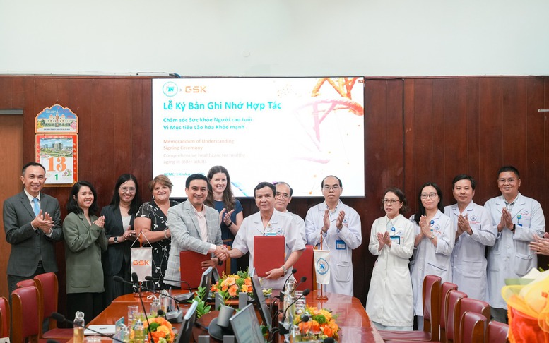 Chăm sóc sức khỏe người cao tuổi: Chuyển mạnh từ điều trị sang chủ động dự phòng