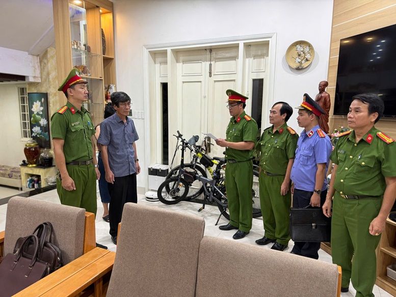 Bắt tạm giam Giám đốc Ban Quản lý dự án đầu tư xây dựng TP. Huế- Ảnh 1.