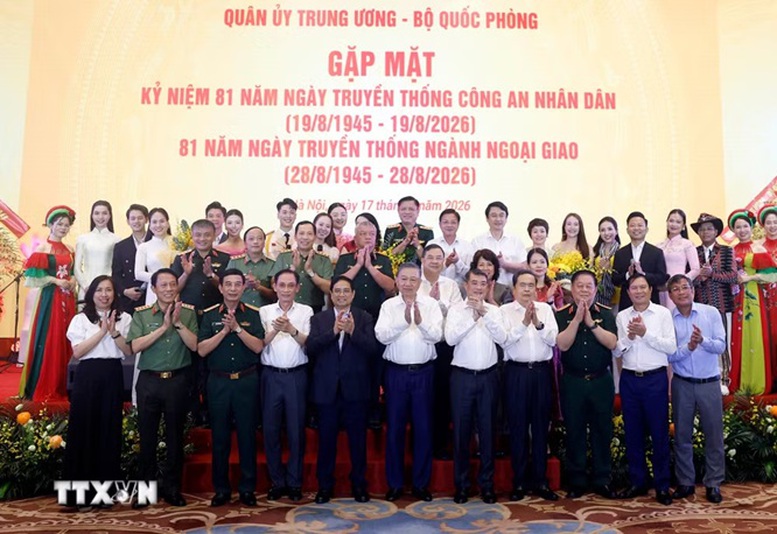 Tổng Bí thư, Chủ tịch nước Tô Lâm dự buổi gặp mặt kỷ niệm nhân dịp Ngày truyền thống ngành công an và ngành ngoại giao- Ảnh 1.