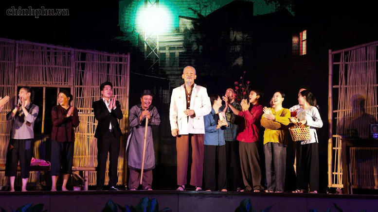 'Bác Hồ - Hai tiếng thiêng liêng': Học Bác từ những điều giản dị nhất- Ảnh 1.
