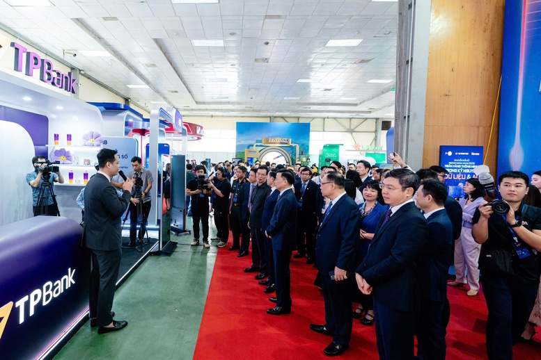 Thống đốc NHNN nêu nhiệm vụ cho ngân hàng trong kỷ nguyên AI- Ảnh 4.