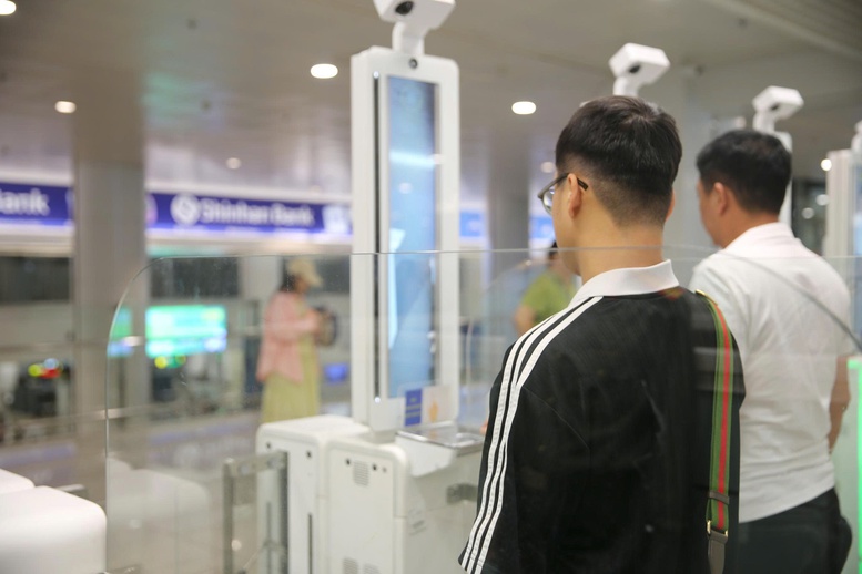 Công nghệ thay đổi trải nghiệm xuất nhập cảnh tại cửa ngõ Nội Bài- Ảnh 9.