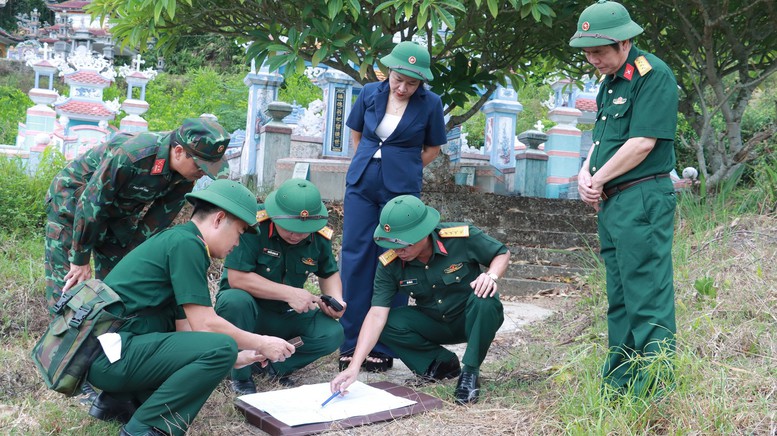 Khảo sát, nắm thông tin khu vực mộ liệt sĩ tại đèo Phước Tượng- Ảnh 1.
