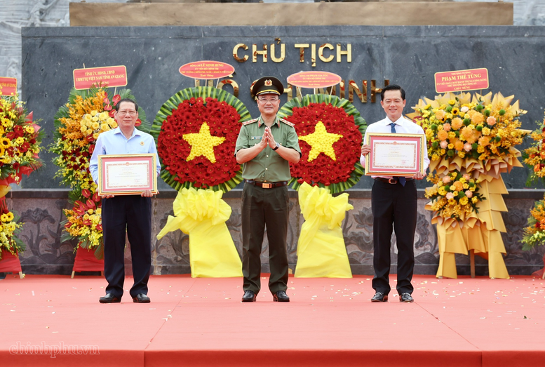 Phó Thủ tướng Thường trực Phạm Gia Túc dự Ngày hội toàn dân bảo vệ an ninh Tổ quốc tại Đặc khu Phú Quốc- Ảnh 5.