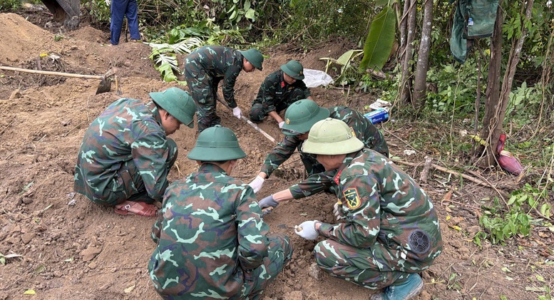 Đà Nẵng: Phát hiện nhiều di vật đầy xúc động trong mộ liệt sĩ vô danh- Ảnh 3.