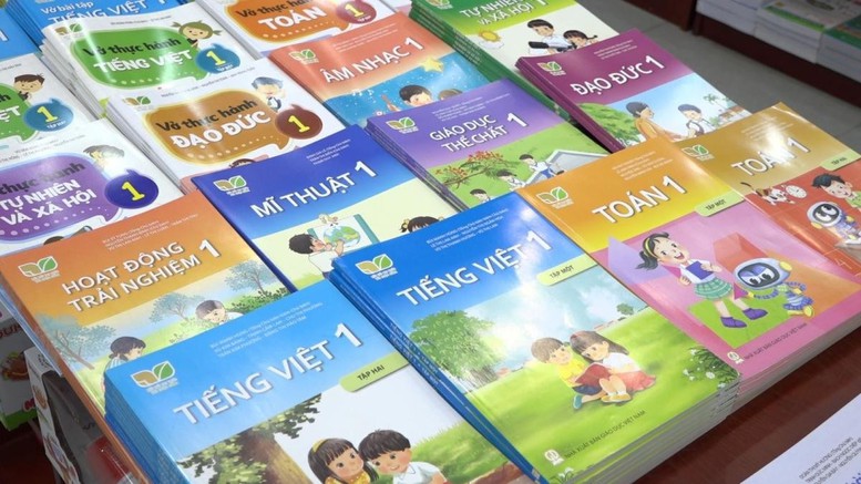 Bộ Giáo dục và Đào tạo yêu cầu bảo đảm đủ sách giáo khoa trước 30/8- Ảnh 1.