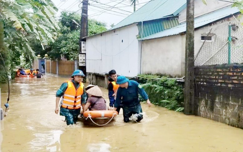 Bão số 4: Đã sơ tán hơn 160 hộ dân ở các vùng có nguy cơ ngập sâu, sạt lở đất