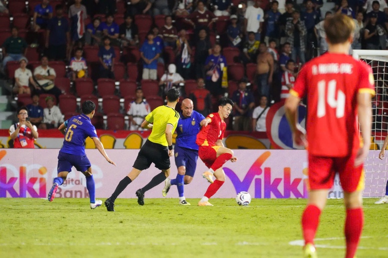 Vietjet và Vikki ‘tiếp lửa’ – Sắc đỏ rực khán đài, Việt Nam thắng thuyết phục Thái Lan 2-0- Ảnh 1.