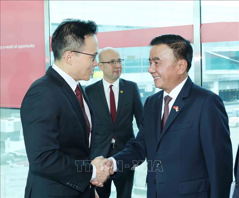 Thường trực Ban Bí thư Trần Cẩm Tú bắt đầu thăm chính thức Singapore- Ảnh 1.