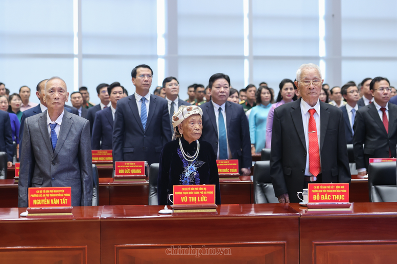 Thủ tướng Lê Minh Hưng trao Huy hiệu Đảng tặng các đảng viên lão thành- Ảnh 3.