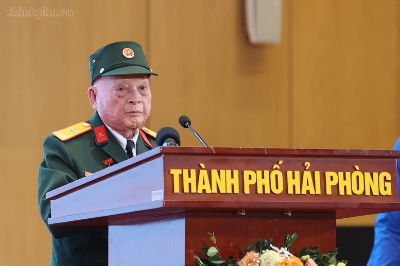 Thủ tướng Lê Minh Hưng trao Huy hiệu Đảng tặng các đảng viên lão thành- Ảnh 9.