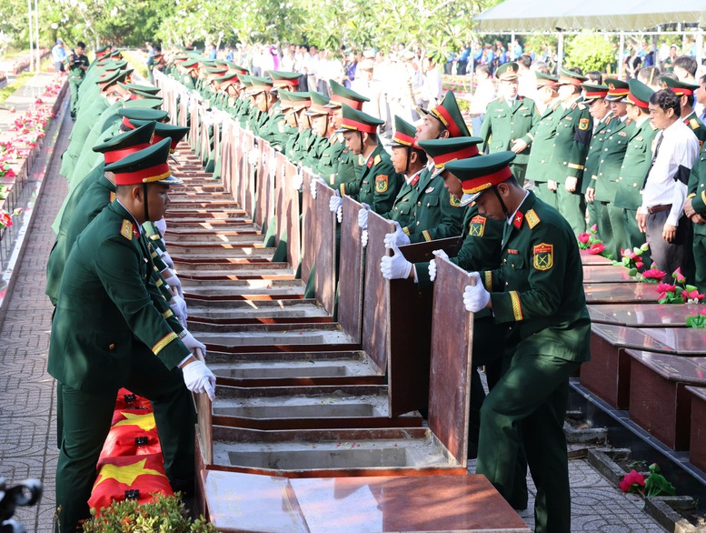 Cần Thơ tổ chức truy điệu và an táng hài cốt liệt sĩ được quy tập trên địa bàn- Ảnh 2.