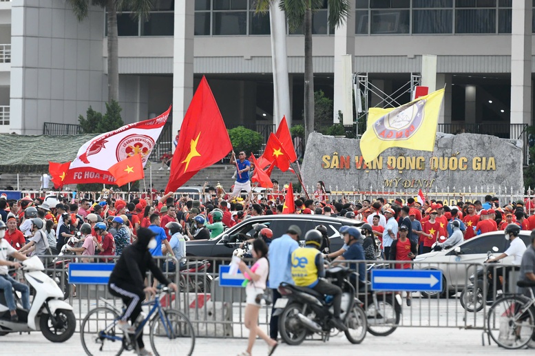 Mỹ Đình 'rực đỏ' trước giờ bóng lăn chung kết Asean Cup 2026- Ảnh 1.