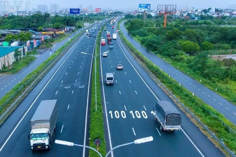 CSGT bắt đầu xử phạt lỗi không giữ khoảng cách an toàn từ 27/8/2026- Ảnh 1.