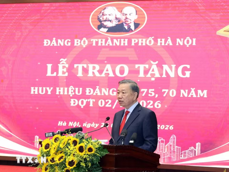 Tổng Bí thư, Chủ tịch nước Tô Lâm dự Lễ trao tặng Huy hiệu Đảng tại Đảng bộ thành phố Hà Nội- Ảnh 1.