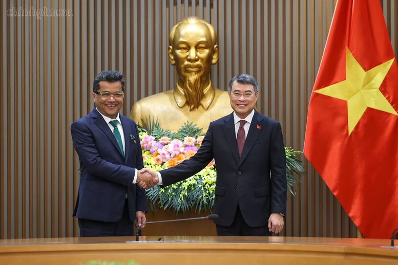Thủ tướng tiếp Quốc vụ khanh Bộ Ngoại giao Ấn Độ: Việt Nam là đối tác then chốt của Ấn Độ trong ASEAN- Ảnh 1.