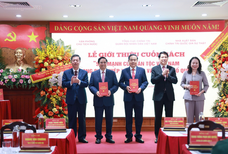 Ra mắt cuốn sách 'Sức mạnh của dân tộc Việt Nam trong sự nghiệp xây dựng và bảo vệ Tổ quốc' của Đại tướng Lương Cường- Ảnh 2.