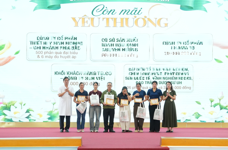 Nhiều cán bộ, nhân viên, bác sĩ của Bệnh viện Bạch Mai đăng ký hiến mô, tạng cứu người- Ảnh 1.
