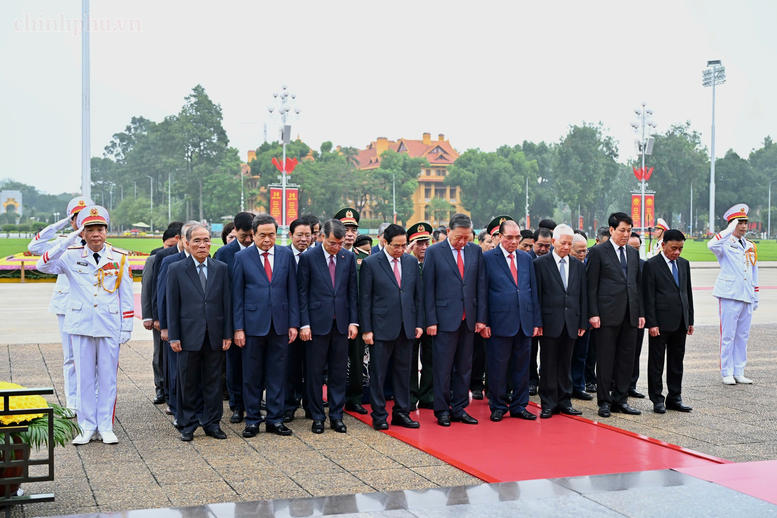 81 năm Quốc kh&aacute;nh: L&atilde;nh đạo Đảng, Nh&agrave; nước v&agrave;o Lăng viếng Chủ tịch Hồ Ch&iacute; Minh- Ảnh 2.