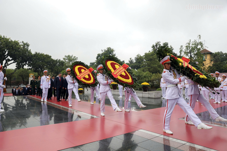 81 năm Quốc kh&aacute;nh: L&atilde;nh đạo Đảng, Nh&agrave; nước v&agrave;o Lăng viếng Chủ tịch Hồ Ch&iacute; Minh- Ảnh 6.