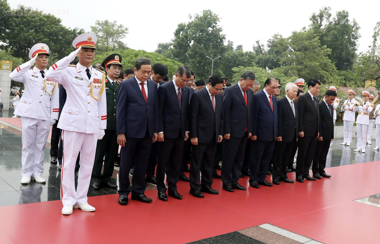 81 năm Quốc kh&aacute;nh: L&atilde;nh đạo Đảng, Nh&agrave; nước v&agrave;o Lăng viếng Chủ tịch Hồ Ch&iacute; Minh- Ảnh 7.