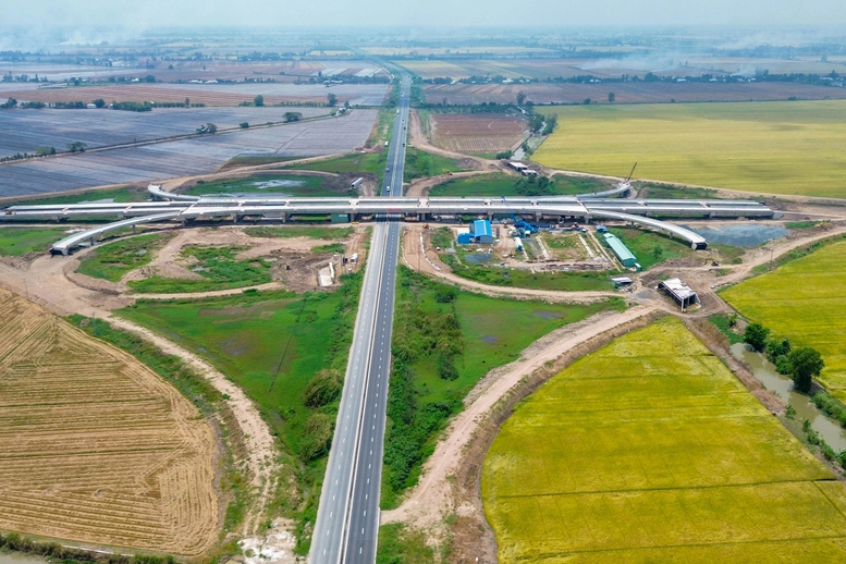 Phấn đấu bảo đảm tiến độ, chất lượng Dự án đường cao tốc Châu Đốc - Cần Thơ - Sóc Trăng- Ảnh 1.