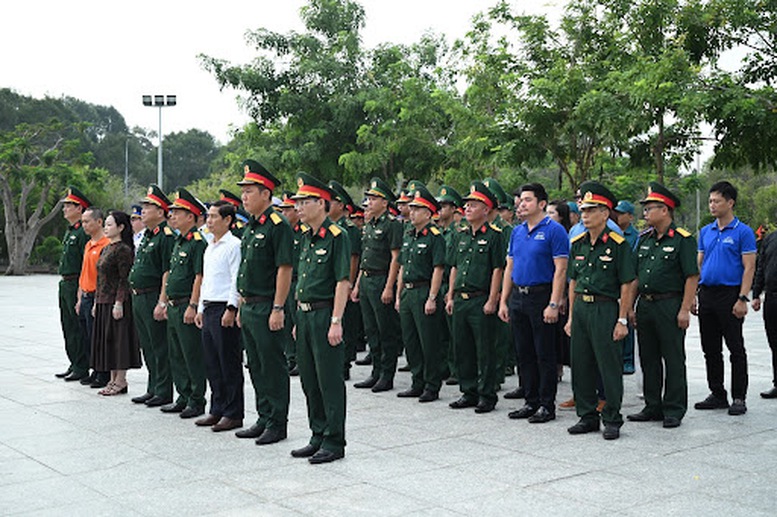 Long Châu đến Côn Đảo: Nối mạch tri ân, chăm sóc sức khỏe nơi đảo xa- Ảnh 1.