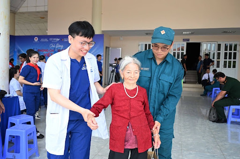 Long Châu đến Côn Đảo: Nối mạch tri ân, chăm sóc sức khỏe nơi đảo xa- Ảnh 9.