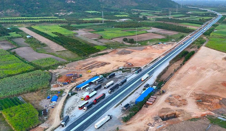 Không để tình trạng 'cao tốc thiếu trạm dừng nghỉ' lặp lại- Ảnh 1.