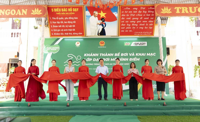 Nestlé Việt Nam trao tặng bể bơi mô hình điểm cho học sinh Bắc Ninh- Ảnh 1.