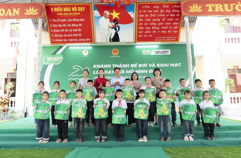 Nestlé Việt Nam trao tặng bể bơi mô hình điểm cho học sinh Bắc Ninh- Ảnh 3.