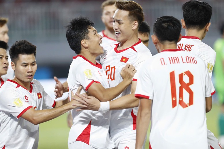 ASEAN Cup 2026: Việt Nam thắng Indonesia 3-0, vươn lên ngôi đầu bảng A- Ảnh 1.