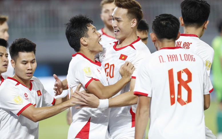 ASEAN Cup 2026: Việt Nam thắng Indonesia 3-0, vươn lên ngôi đầu bảng A
