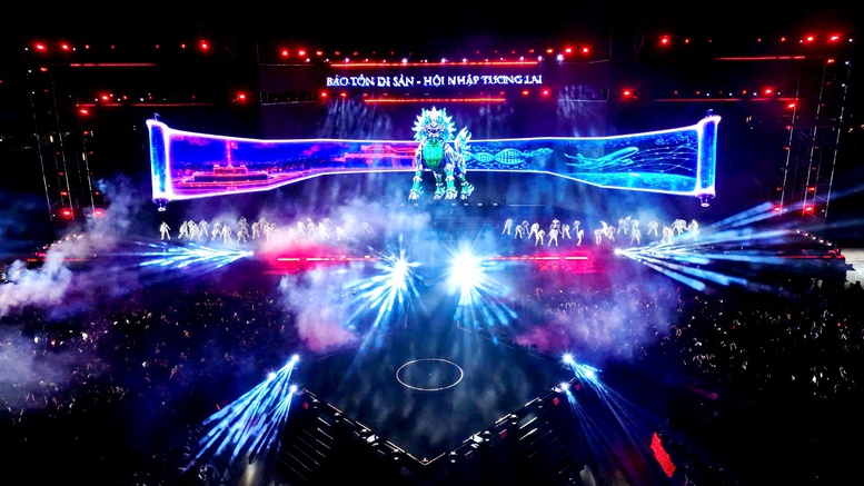 'Bùng nổ' cảm xúc trong đêm khai mạc Huế Wonderverse Music Fest 2026- Ảnh 1.