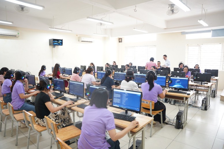 Hơn 83.000 giáo viên tại 11 tỉnh, thành phố hoàn thành khảo sát năng lực tiếng Anh trên nền tảng FSEL- Ảnh 1.