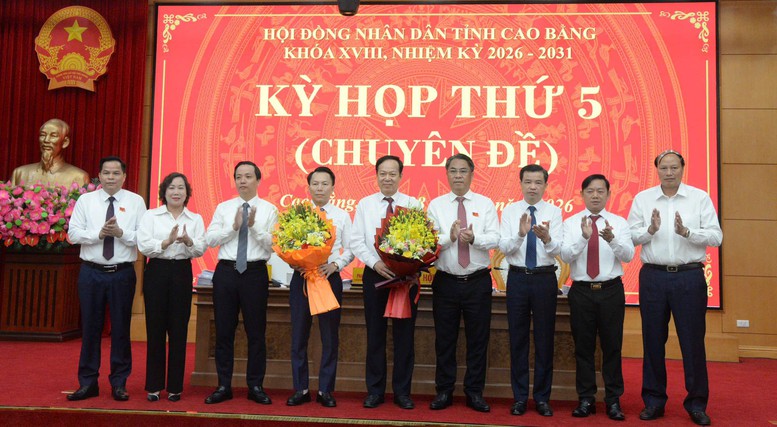 Phê chuẩn kết quả bầu, miễn nhiệm chức vụ Phó Chủ tịch UBND tỉnh Cao Bằng- Ảnh 1.