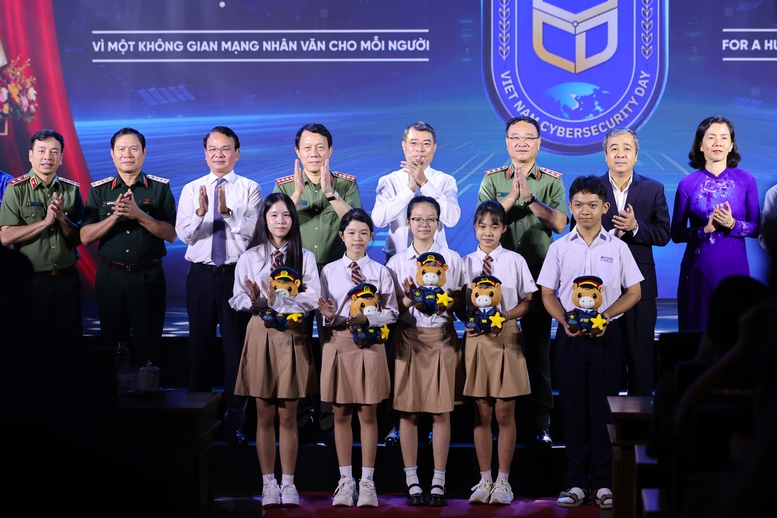 Thủ tướng Lê Minh Hưng: Quyết tâm xây dựng một không gian mạng an toàn, tin cậy và nhân văn- Ảnh 5.
