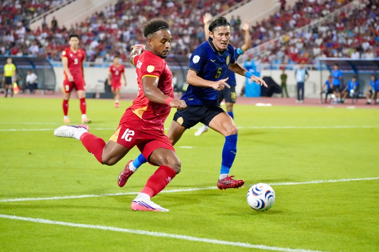 Việt Nam 3-1 Campuchia: Đình Bắc lập cú đúp bàn thắng, Đội tuyển Việt Nam giành vé vào bán kết - Ảnh 2.