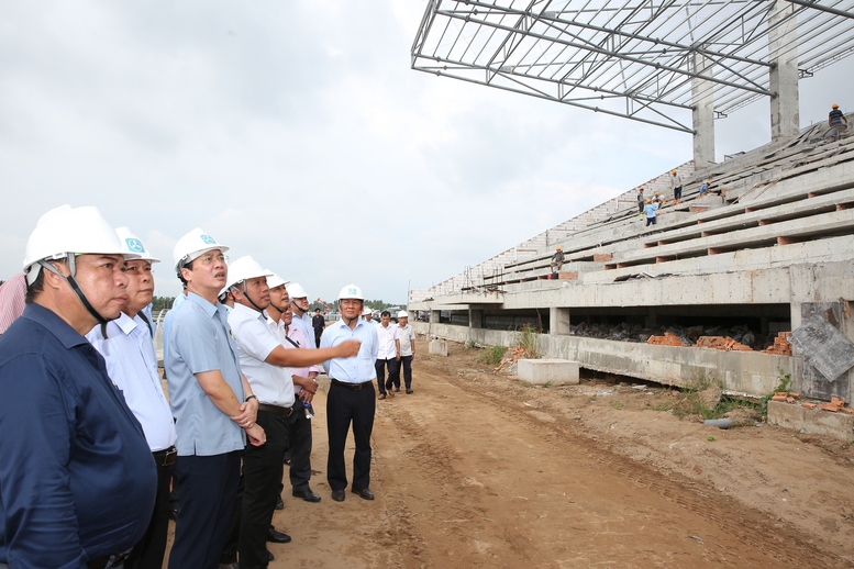 Chủ tịch UBND tỉnh Vĩnh Long: Gỡ điểm nghẽn đầu tư công, tăng tốc giải ngân vốn- Ảnh 1.