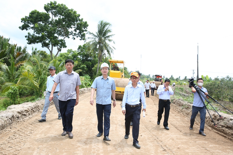 Chủ tịch UBND tỉnh Vĩnh Long: Gỡ điểm nghẽn đầu tư công, tăng tốc giải ngân vốn- Ảnh 3.