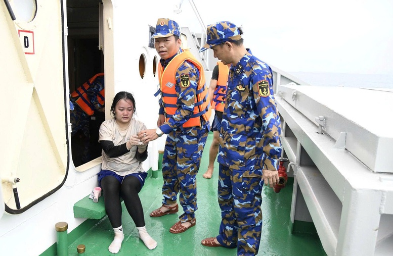 Đà Nẵng: Cứu được 2 trong số 4 người bị sóng cuốn tại Mũi Nghê- Ảnh 2.