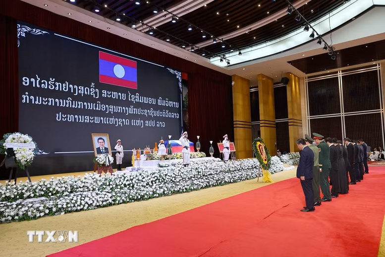 Chủ tịch Quốc hội Trần Thanh Mẫn viếng Chủ tịch Quốc hội Lào Saysomphone Phomvihane- Ảnh 4.